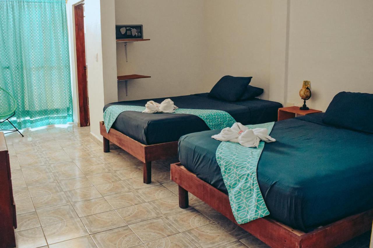 Les Trois Singes - Friendly Hostel Isla Mujeres Exterior foto